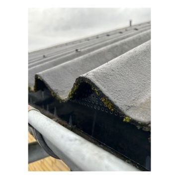 Wellpappskydd Svart 10 st. För Eternit B9, 76, SVK 7 och Modernite 65. L.1065 mm. mot fåglar, ekorrar, råttor, möss och mårdar 